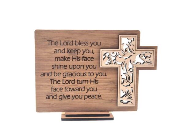 Bijbeltekst uit Numeri 6, de zegenbede uit de PKN kerk weergegeven in het Engels. Cadeau voor dopen of belijdenis, geen boek.