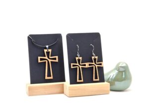 Sieradenset met houten kruis